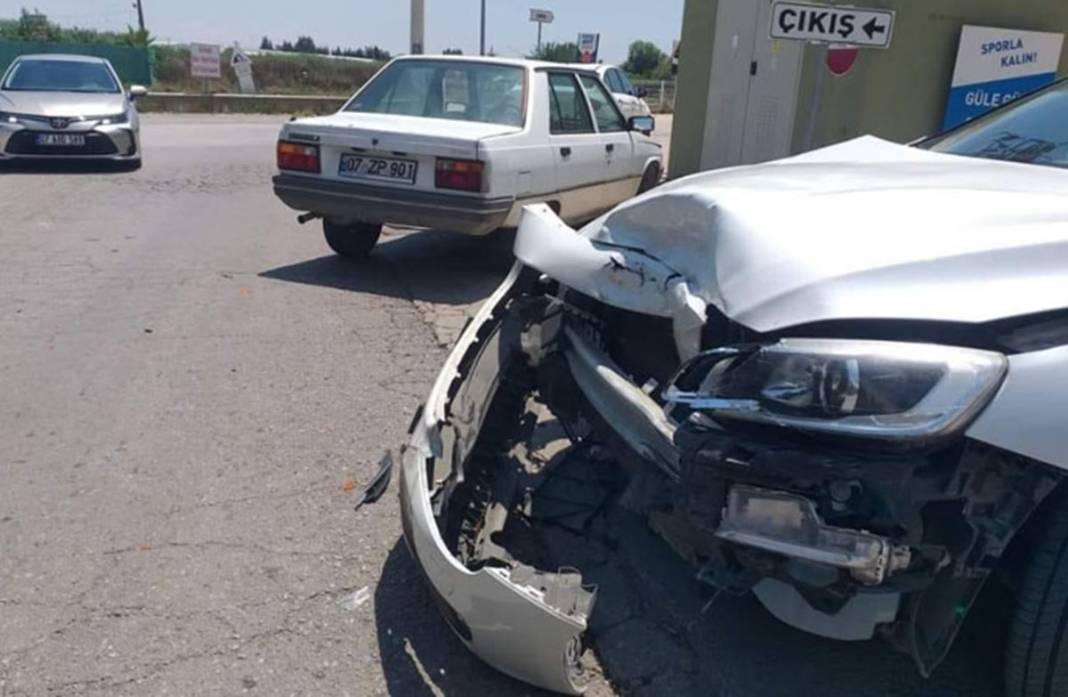 Renault Broadway ile çarpışan Volvo'nun son hali şoke etti! Birodvey Bey diyeceksiniz! 9